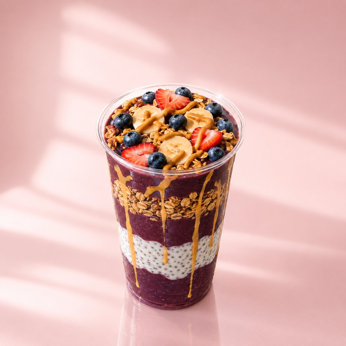 that girl classic açaí bowl — peanut butter granola erdbeere banane bei tea99 frankfurt